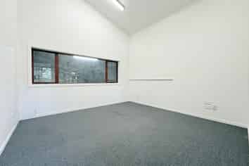 Airport Freight Forwarding Office  | 106 m2