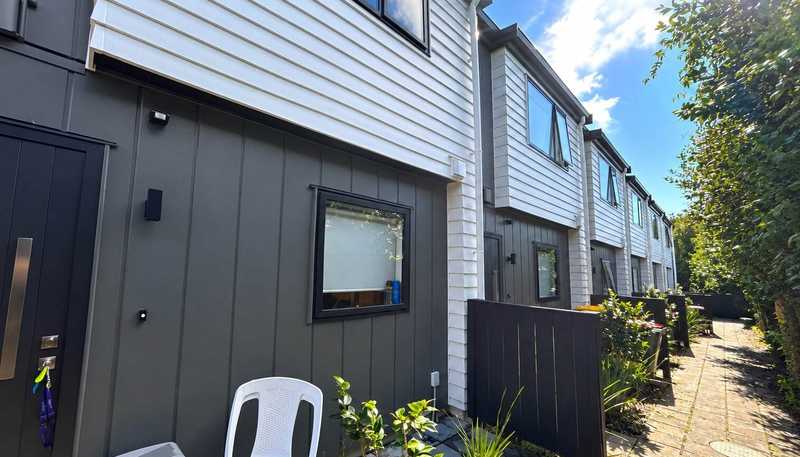 8/8 Valron Road, Te Atatu South