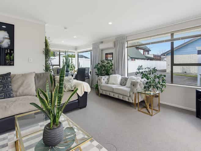 2/244 Main North Road, Redwood