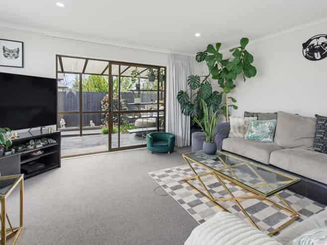 2/244 Main North Road, Redwood