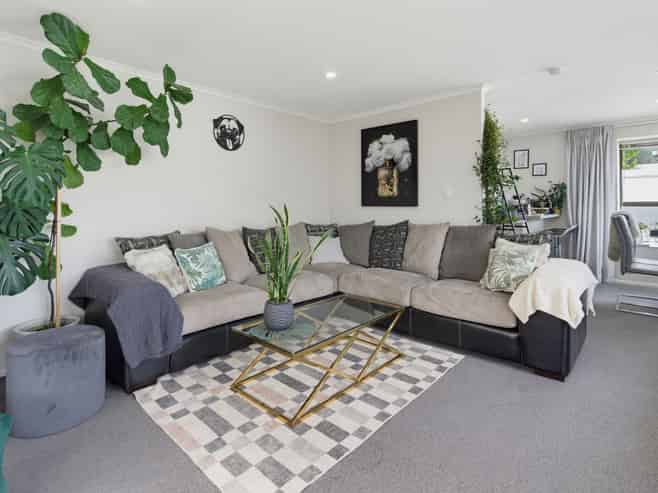 2/244 Main North Road, Redwood