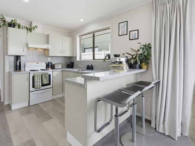 2/244 Main North Road, Redwood