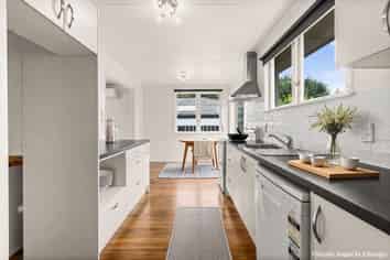 14 Lipscombe Crescent, Havelock North