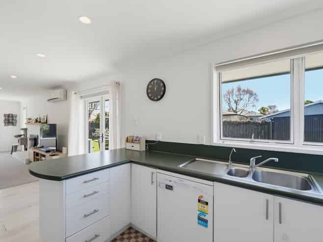 8 Woodham Drive, Allenton