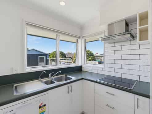 8 Woodham Drive, Allenton