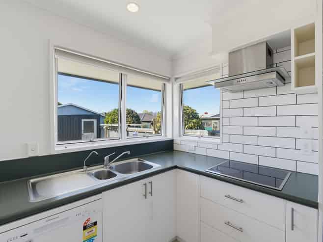 8 Woodham Drive, Allenton