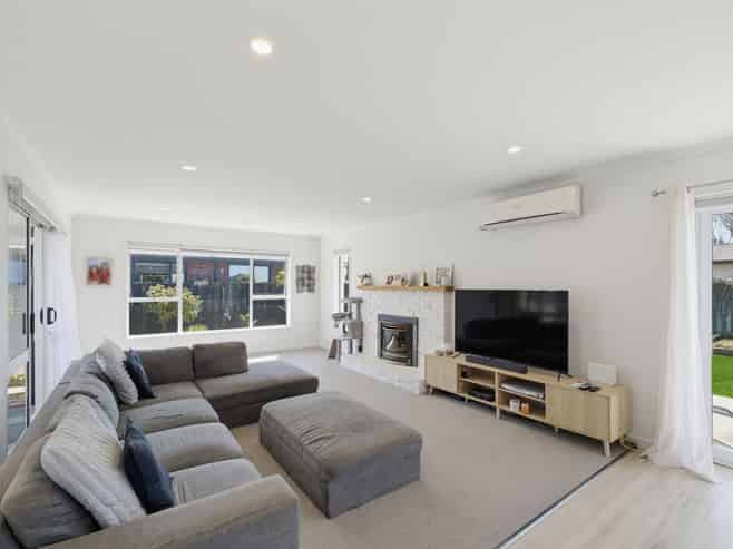 8 Woodham Drive, Allenton