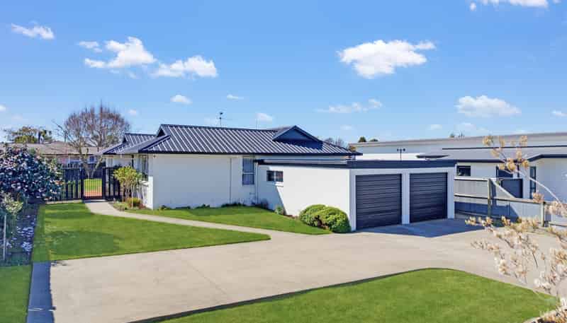 8 Woodham Drive, Allenton