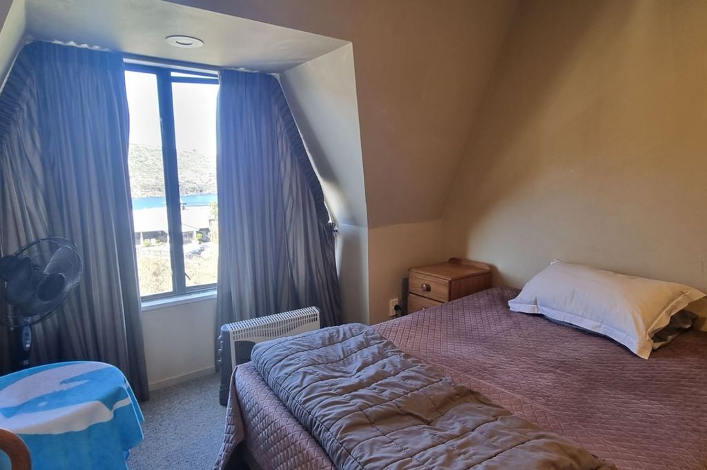 2 Bedroom, 1 Bathroom Apartment in Queenstown 5