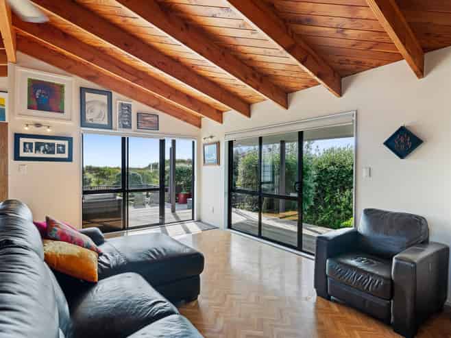 9 Moana Street, Otaki Beach