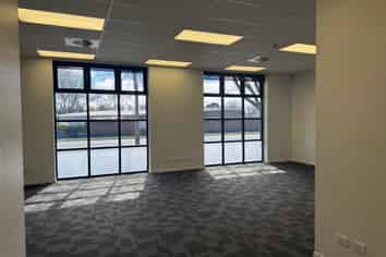 Modern & Versatile Commercial Space | 4 Carparks