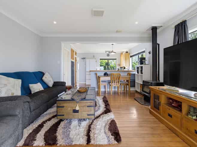 303 Pollok Wharf Road, Pollok