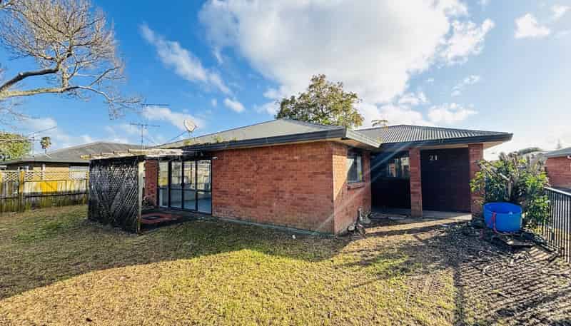21 Robertson Road, Favona