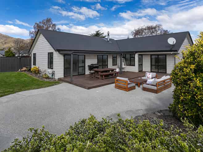 28 Coleraine Street, Cromwell