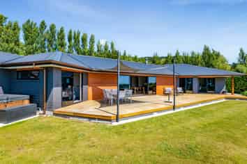 1445A South Road, Oakura