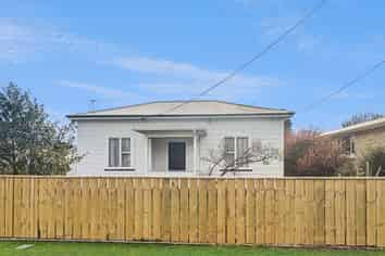 6 Oxford Street , Marton