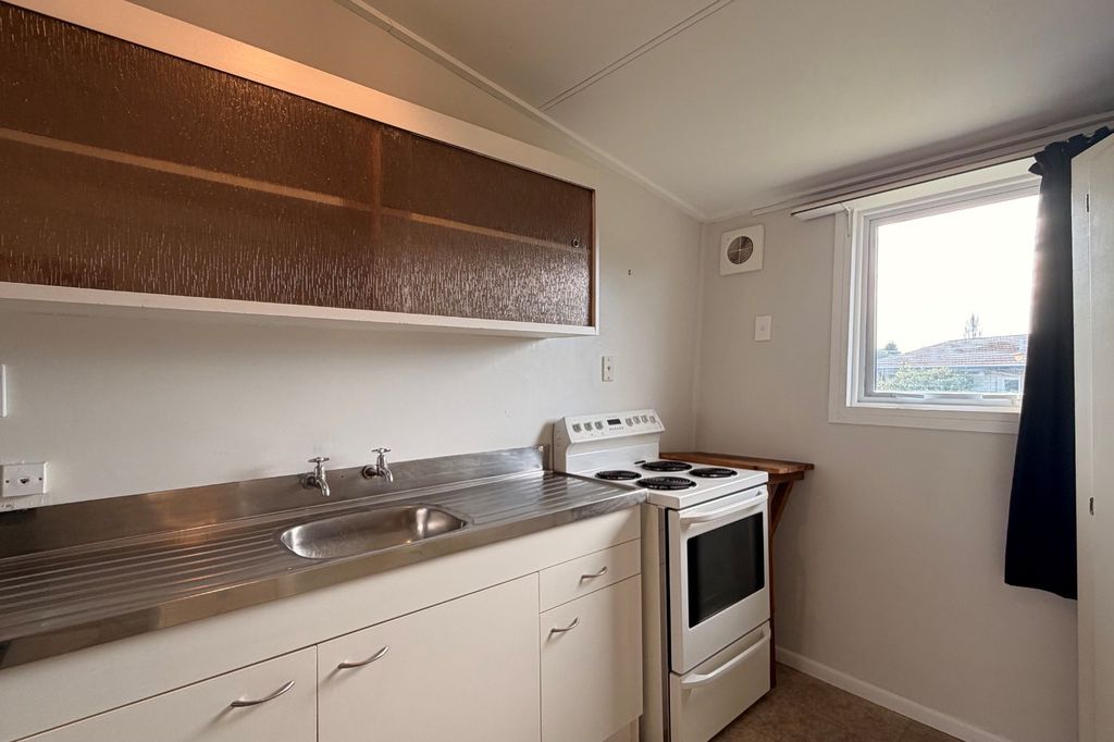 Private & Easy-Care One-Bedroom Unit in Matua 3