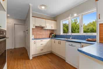98 Anzac Road, Morningside