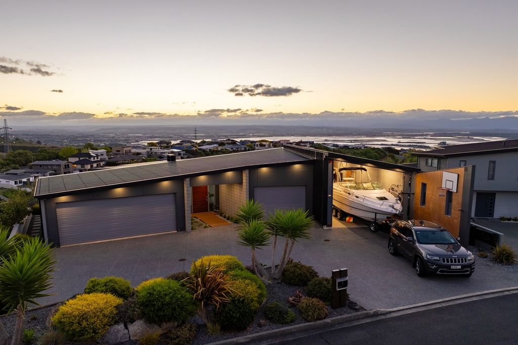 Premium Living with an Ultimate Garaging Advantage 4