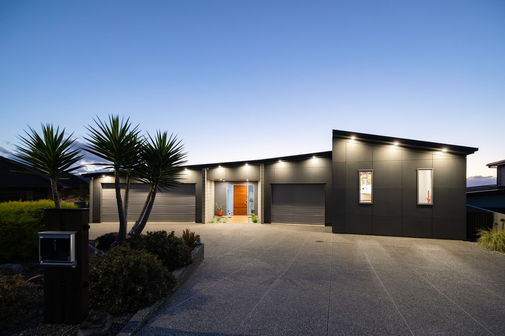 Premium Living with an Ultimate Garaging Advantage 3