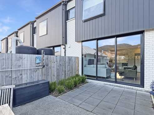 10/1 Rainey Grove, Taita