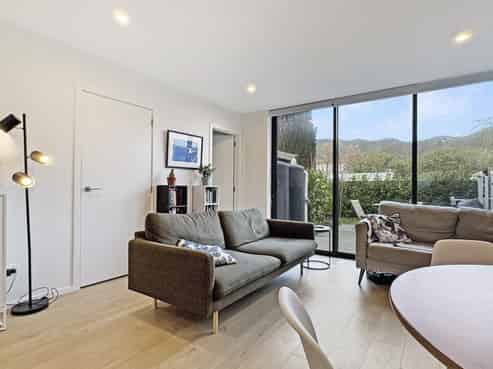 10/1 Rainey Grove, Taita