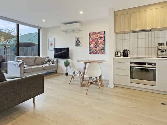 10/1 Rainey Grove, Taita