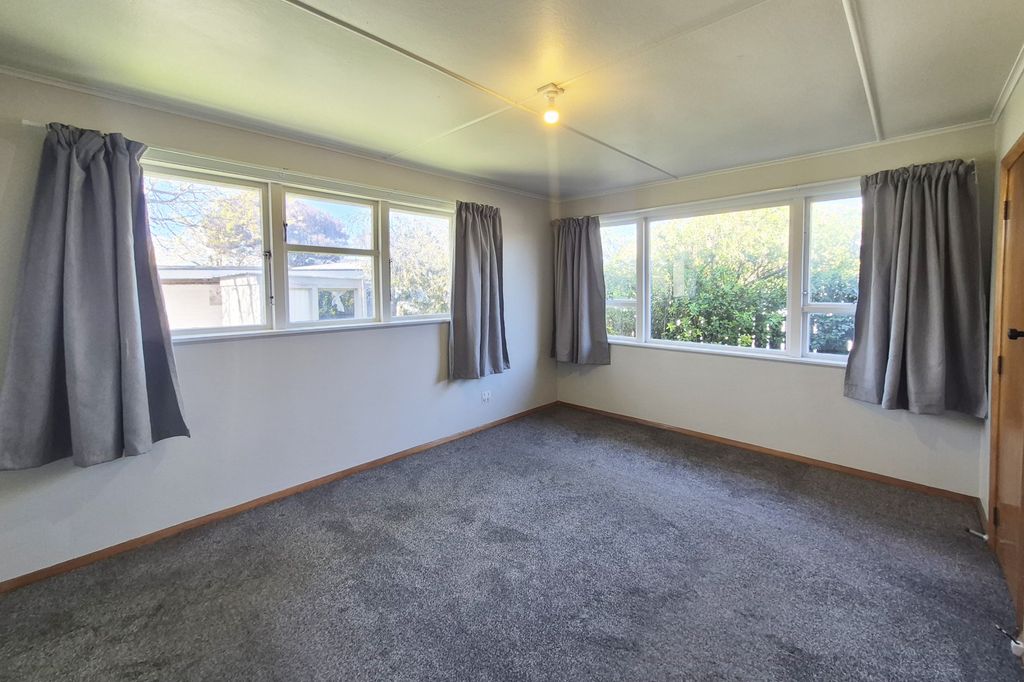 Three Bedrooms, Sunny & Spacious 5