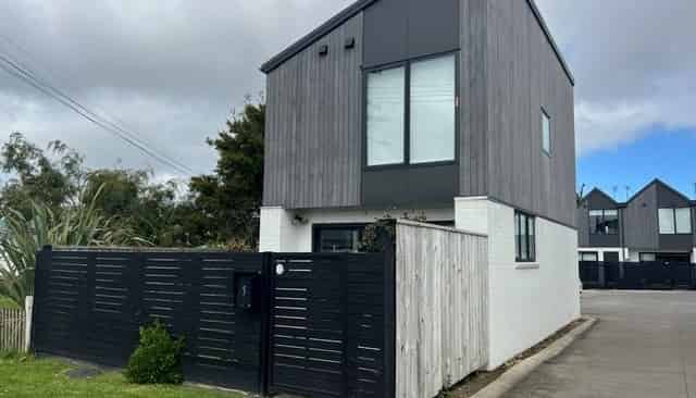 5/12 Tawa Road, Te Atatu Peninsula
