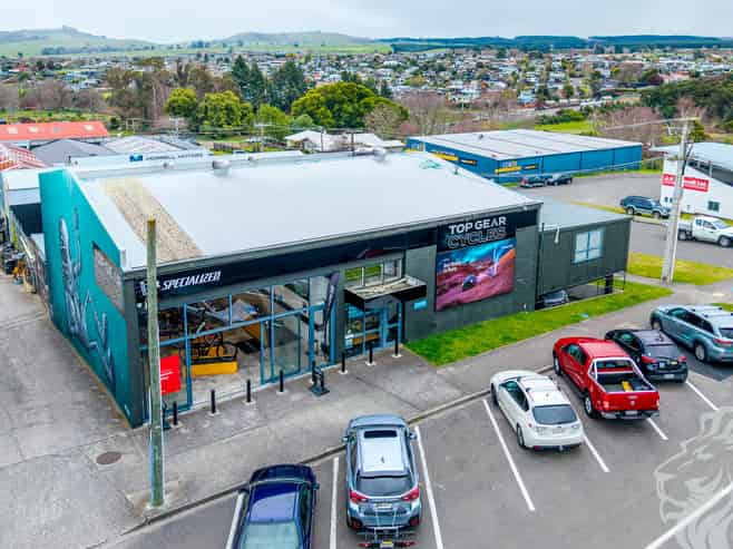 Prominent Fringe Retail Space Available