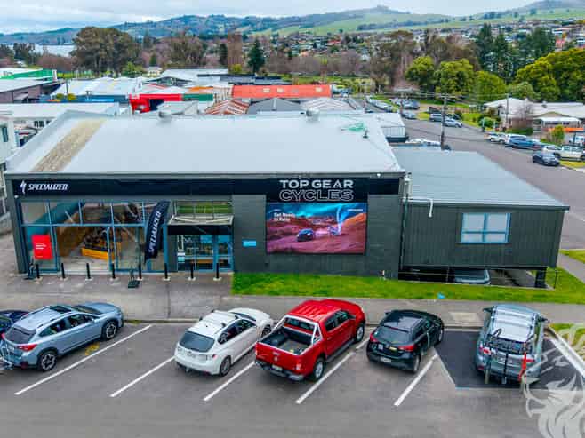 Prominent Fringe Retail Space Available