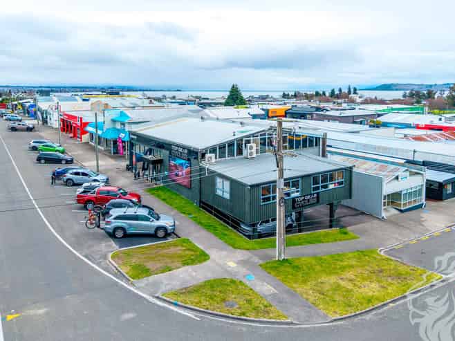 Prominent Fringe Retail Space Available