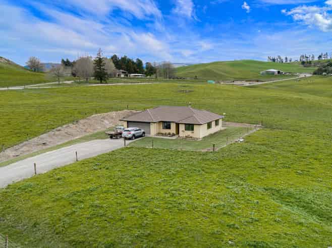 300 Hawkston Road, Patoka