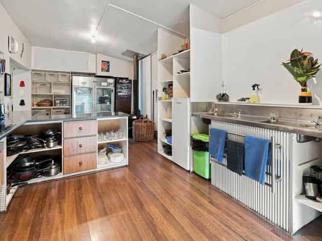 Tombstone Lodge – property and business