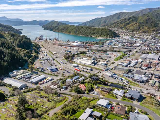 Tombstone Lodge – property and business