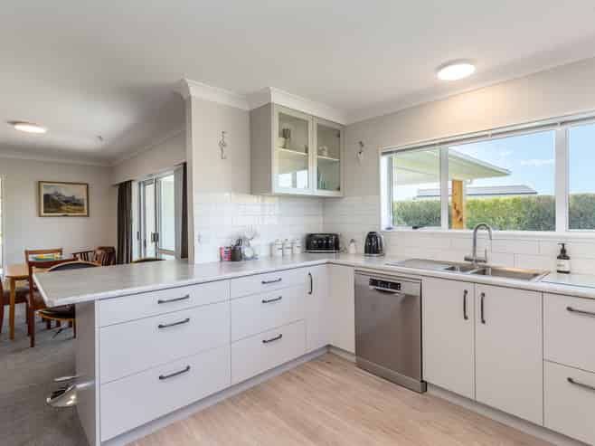 101 Lincoln Road, Carterton