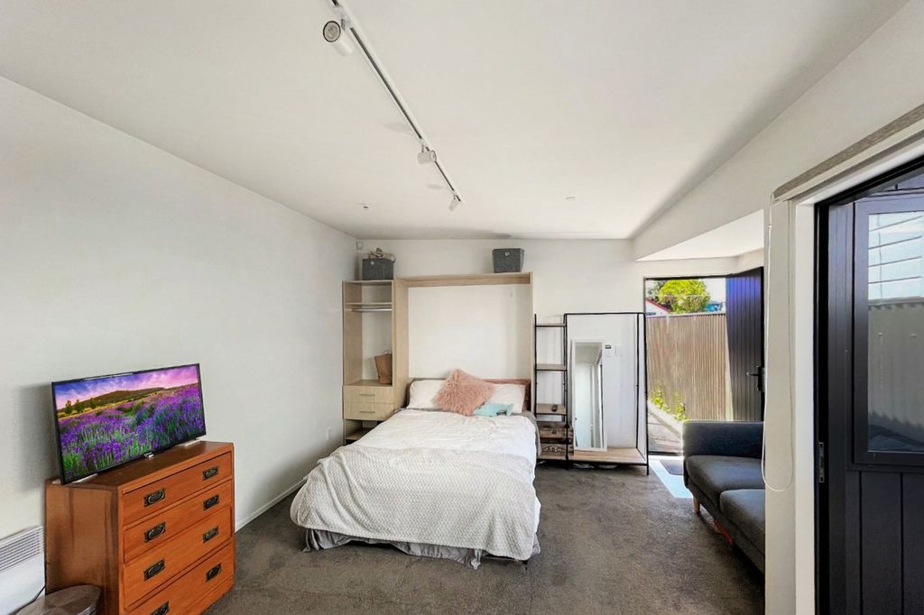 Welcome to 5A/56 Victoria Street in Petone 3