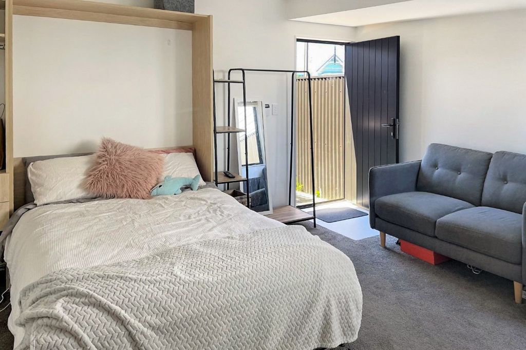 Welcome to 5A/56 Victoria Street in Petone 5