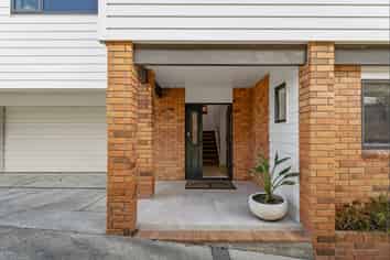 11 Barrier View Road, Leigh