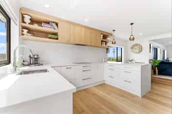 11 Barrier View Road, Leigh