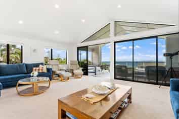 11 Barrier View Road, Leigh