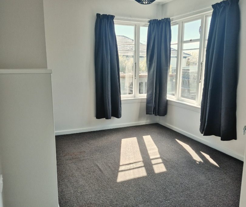 Modern Family Home in Great High field location 4