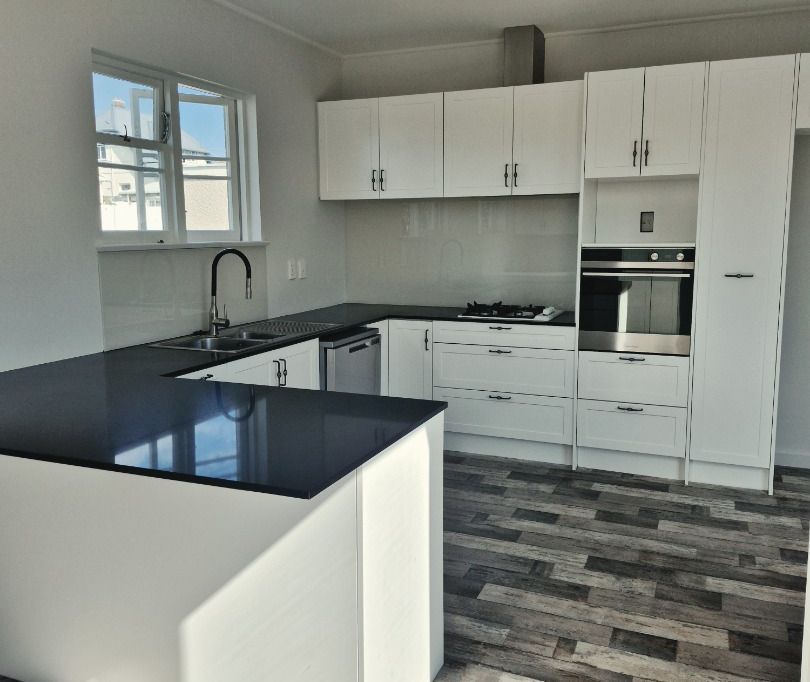 Modern Family Home in Great High field location 1