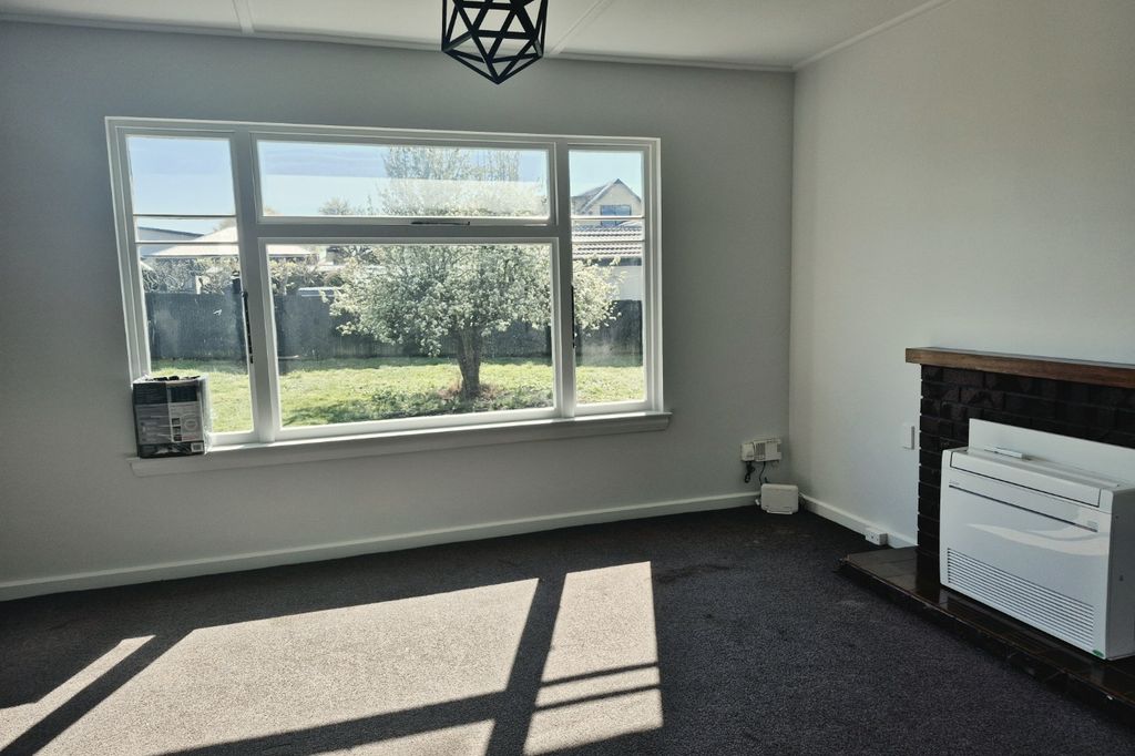 Modern Family Home in Great High field location 3