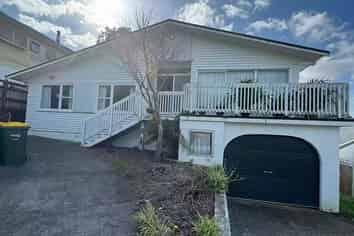 17 Mountbatten Avenue, Hillcrest