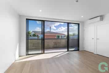 2/37 Bay Street, Red Beach