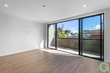 2/37 Bay Street, Red Beach