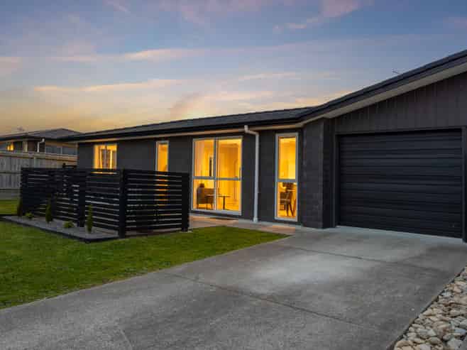 87 Hinemoa Street, LEVIN