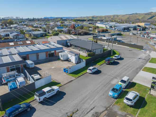 Two-Bay Light Industrial/Storage Warehouse & Yard