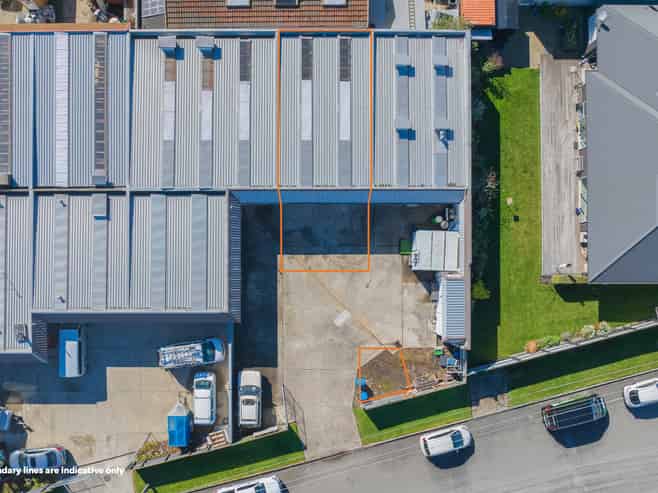 Two-Bay Light Industrial/Storage Warehouse & Yard